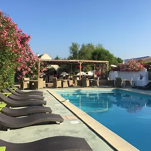 mas-des-salicornes.fr-provencehotel.com/